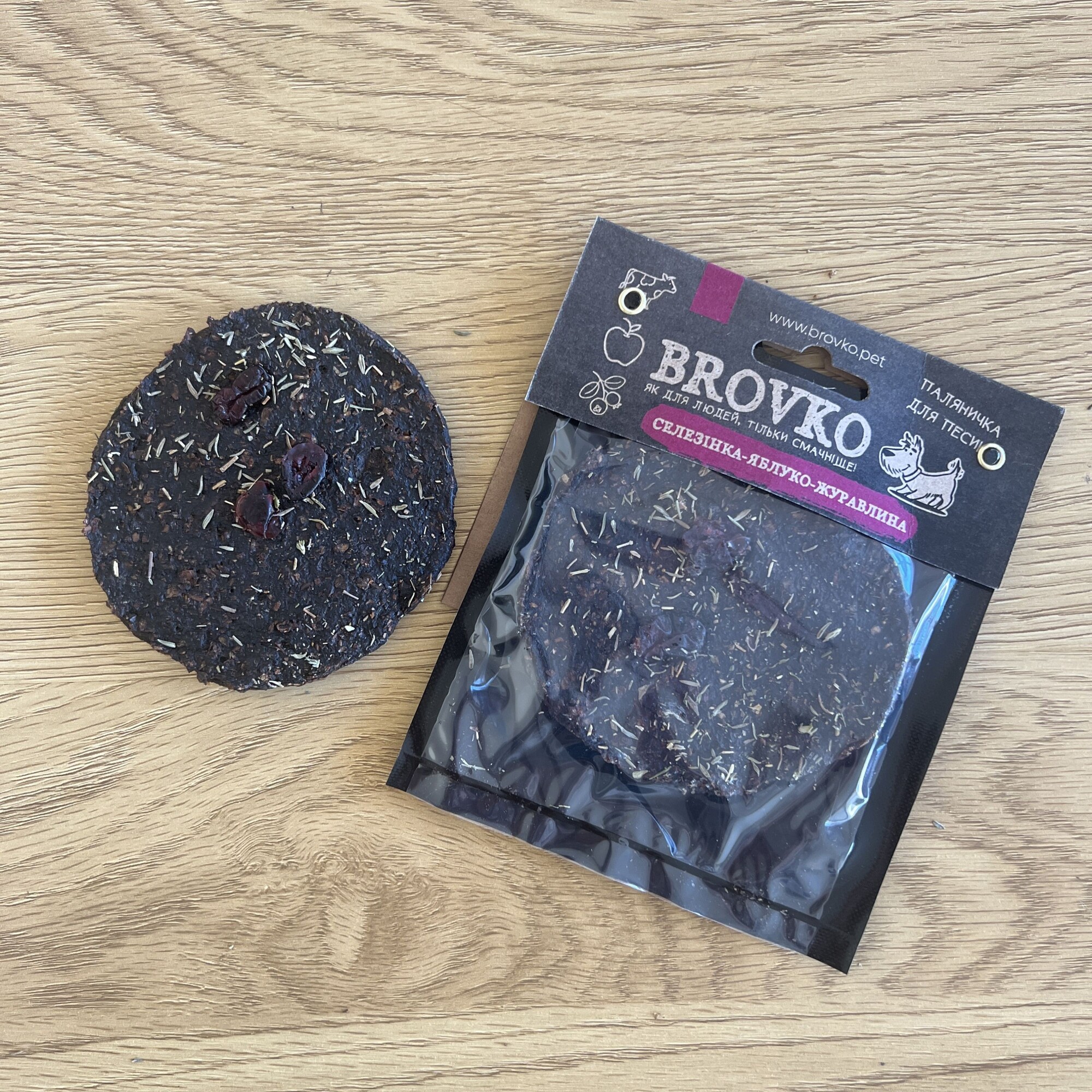 Смаколик для собак з селезінки коровки, яблука та журавлини Паляничка Brovko 330г - 100shop - 2